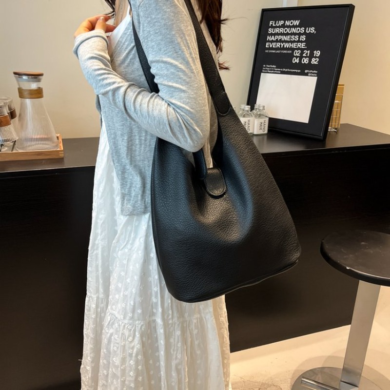 Luxury Bags Must Have - Tas Popok Desainer Paris yang Elegan