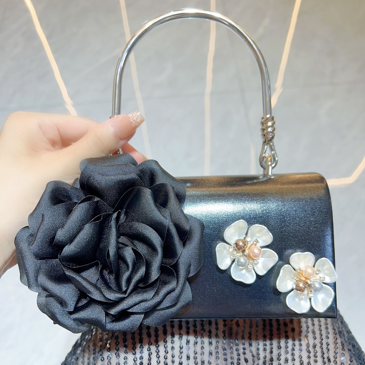 Tas Genggam Bunga 3D Emas Mewa - Luxury Bags White ulasan dan harga
